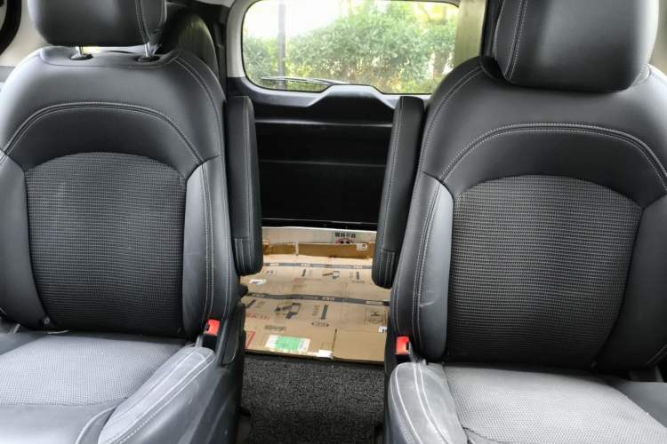 Used SAIC MAXUS G10 2016 2.0T Automatic Elite Edition Left Rear Seat