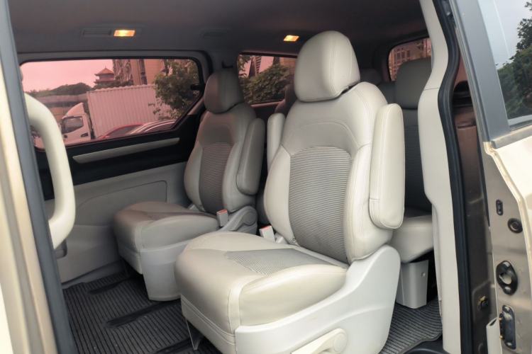 Used SAIC MAXUS G10 2016 2.0T Automatic Elite Edition Left Rear Seat