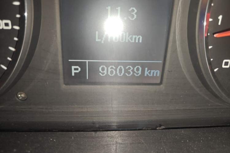 Used SAIC MAXUS G10 2016 2.0T Automatic Elite Edition Odometer Close Up