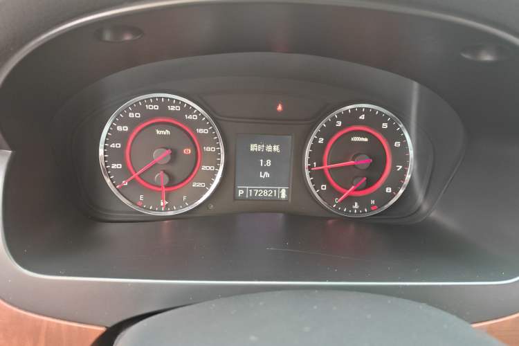 Used SAIC MAXUS G10 2016 2.0T Automatic Elite Edition Odometer Close Up