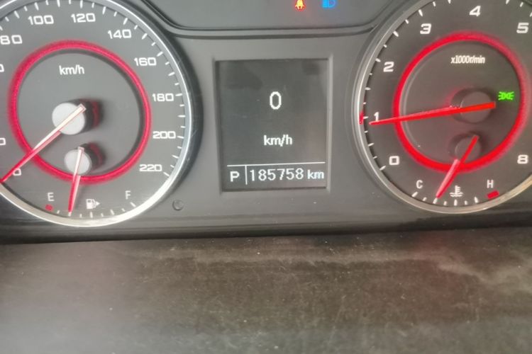 Used SAIC MAXUS G10 2016 2.0T Automatic Flagship Edition Odometer Close Up