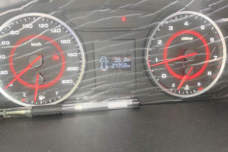 Used SAIC MAXUS G10 2016 2.0T Manual Elite Edition Odometer Close Up