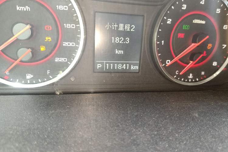 Used SAIC MAXUS G10 2016 2.0T Automatic Elite Edition Odometer Close Up