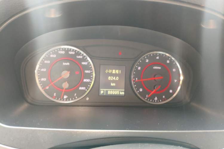Used SAIC MAXUS G10 2016 2.0T Automatic Elite Edition Odometer Close Up