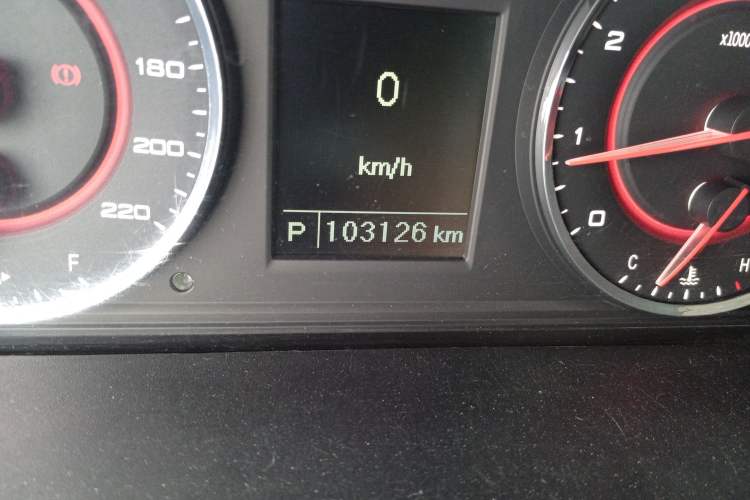 Used SAIC MAXUS G10 2016 2.0T Automatic Elite Edition Odometer Close Up