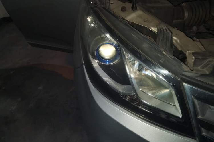 Used SAIC MAXUS G10 2016 2.0T Automatic Luxury Edition Right Front Headlight