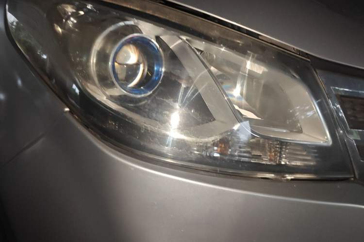 Used SAIC MAXUS G10 2016 2.0T Automatic Elite Edition Right Front Headlight