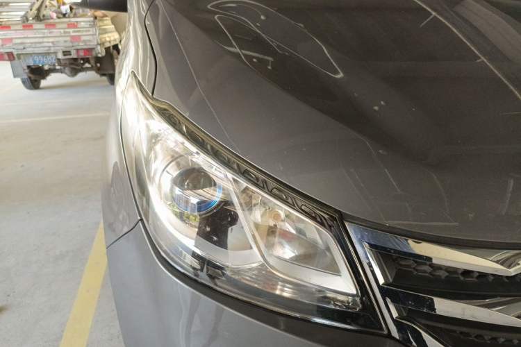 Used SAIC MAXUS G10 2016 2.0T Automatic Elite Edition Right Front Headlight