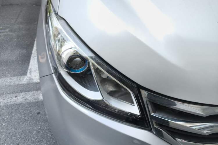 Used SAIC MAXUS G10 2016 2.0T Automatic Elite Edition Right Front Headlight
