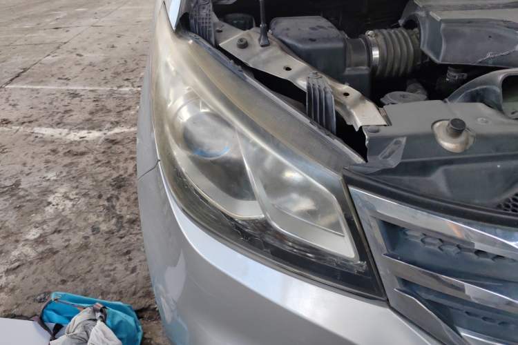 Used SAIC MAXUS G10 2016 2.0T Automatic Elite Edition Right Front Headlight