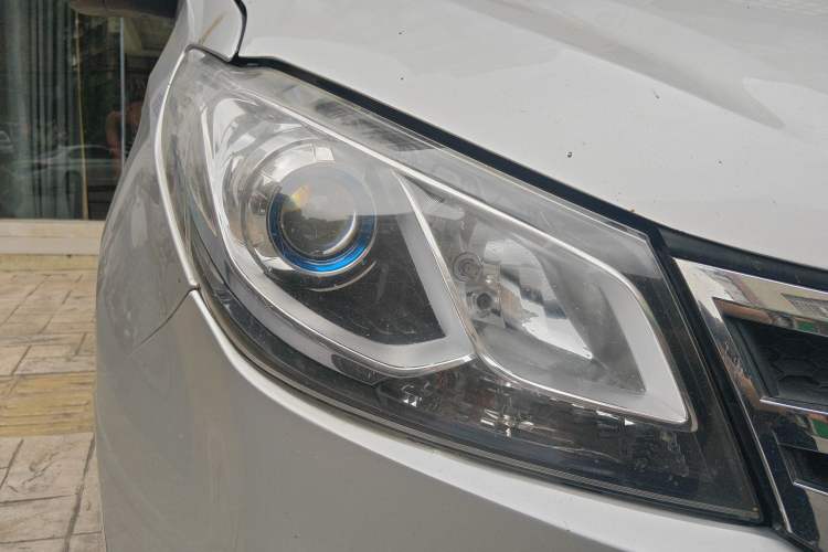 Used SAIC MAXUS G10 2016 2.0T Automatic Elite Edition Right Front Headlight