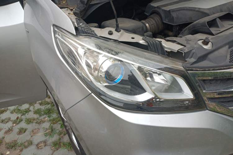 Used SAIC MAXUS G10 2016 2.0T Automatic Executive Edition Right Front Headlight
