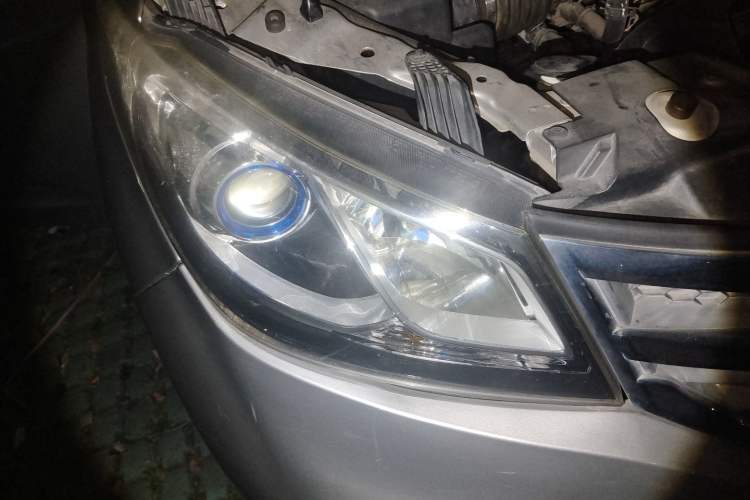 Used SAIC MAXUS G10  Right Front Headlight