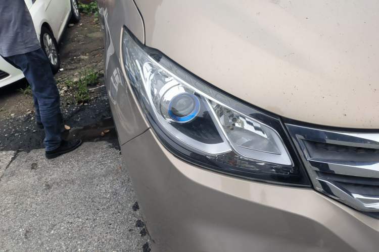 Used SAIC MAXUS G10 2016 2.0T Automatic Elite Edition Right Front Headlight