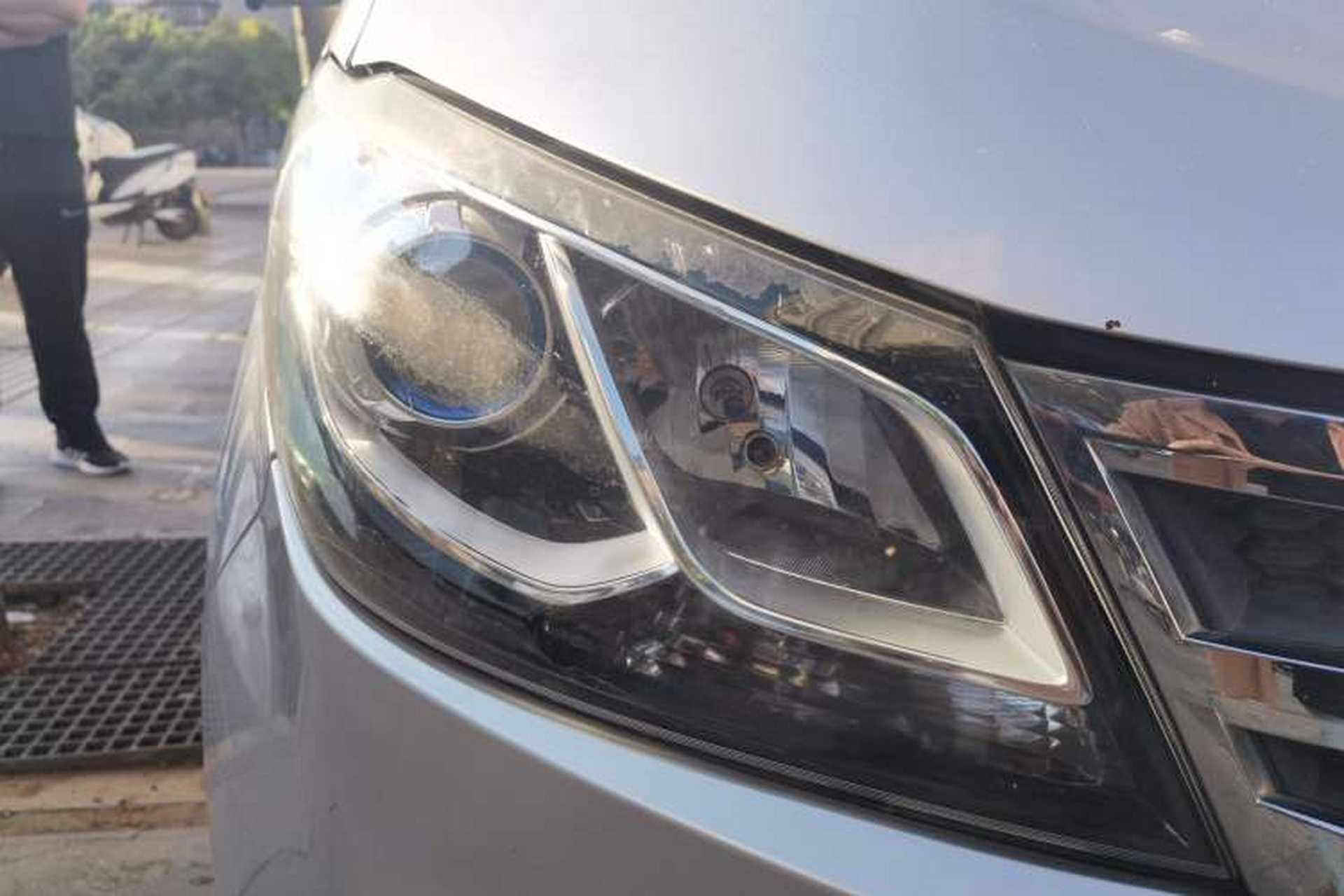Used SAIC MAXUS G10 2016 2.0T Automatic Elite Edition Right Front Headlight