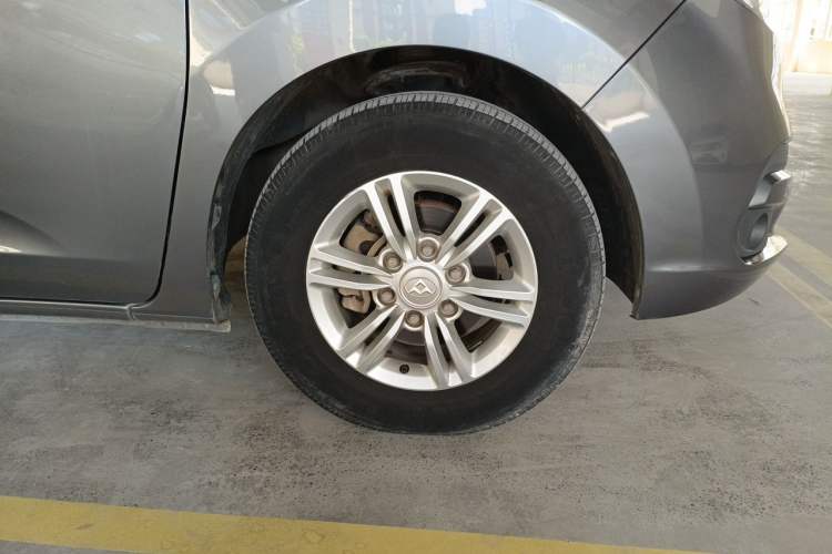 Used SAIC MAXUS G10 2016 2.0T Automatic Elite Edition Right Front Wheel Hub