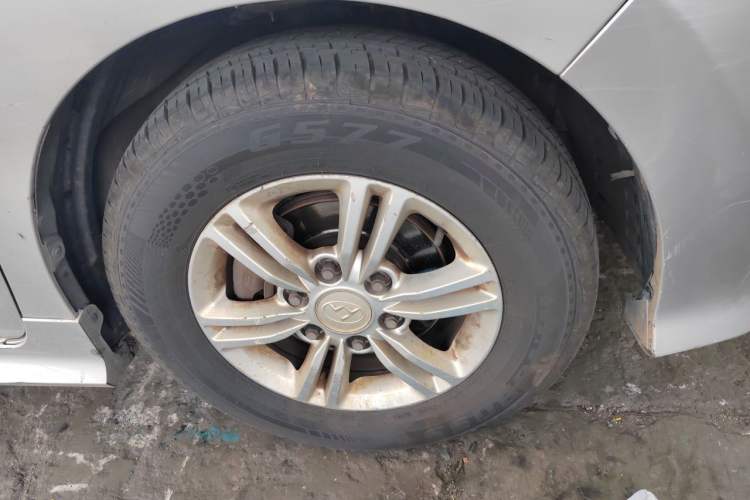 Used SAIC MAXUS G10 2016 2.0T Automatic Elite Edition Right Front Wheel Hub