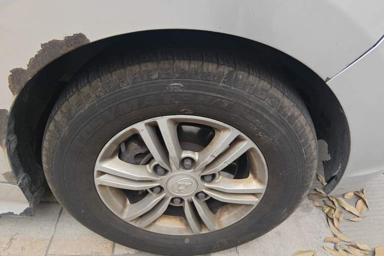 Used SAIC MAXUS G10 2016 2.0T Automatic Elite Edition Right Front Wheel Hub