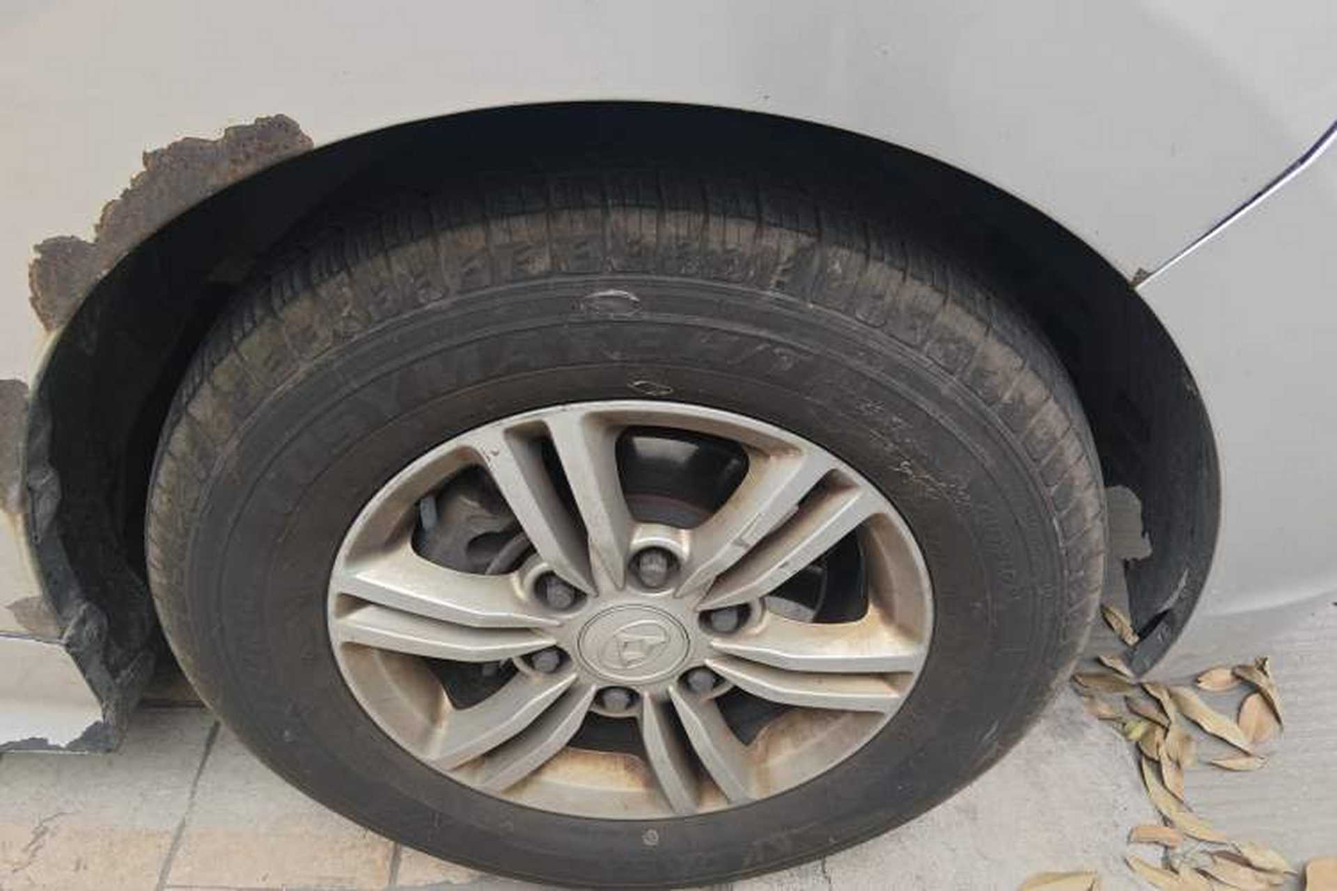Used SAIC MAXUS G10 2016 2.0T Automatic Elite Edition Right Front Wheel Hub