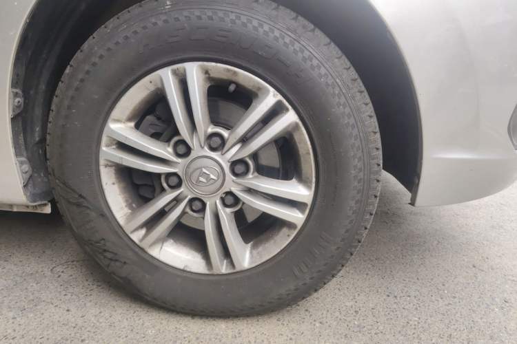 Used SAIC MAXUS G10 2016 2.0T Manual Elite Edition Right Front Wheel Hub