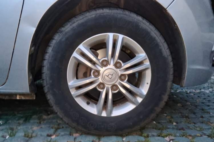 Used SAIC MAXUS G10  Right Front Wheel Hub