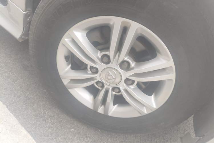 Used SAIC MAXUS G10 2016 2.0T Automatic Elite Edition Right Front Wheel Hub