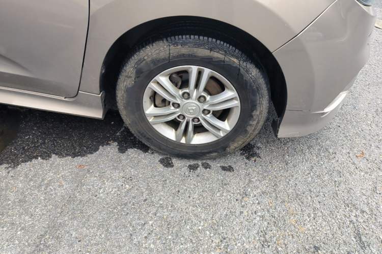 Used SAIC MAXUS G10 2016 2.0T Automatic Elite Edition Right Front Wheel Hub
