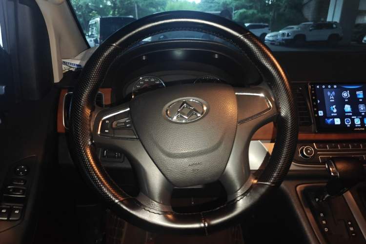 Used SAIC MAXUS G10 2016 2.0T Automatic Elite Edition Steering Wheel