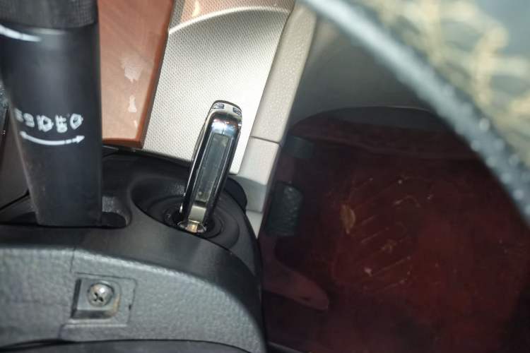 Used SAIC MAXUS G10 2016 2.0T Automatic Luxury Edition Vehicle Key