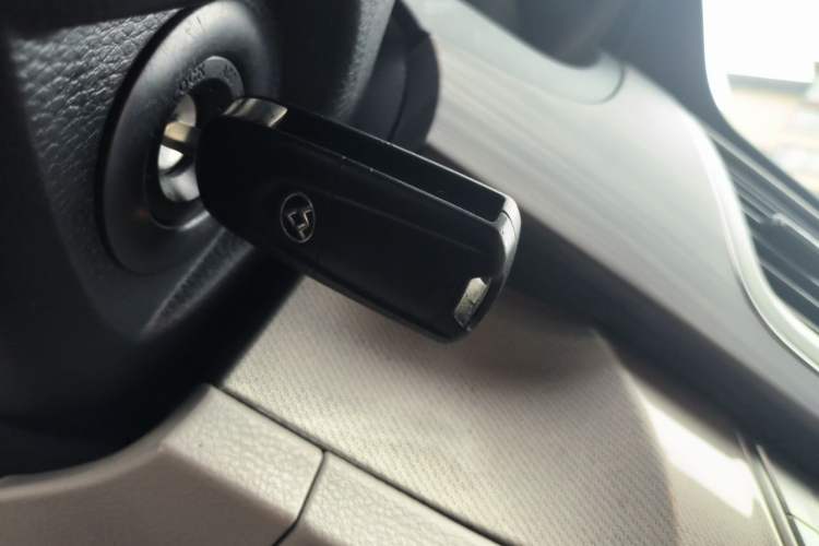 Used SAIC MAXUS G10 2016 2.0T Automatic Elite Edition Vehicle Key