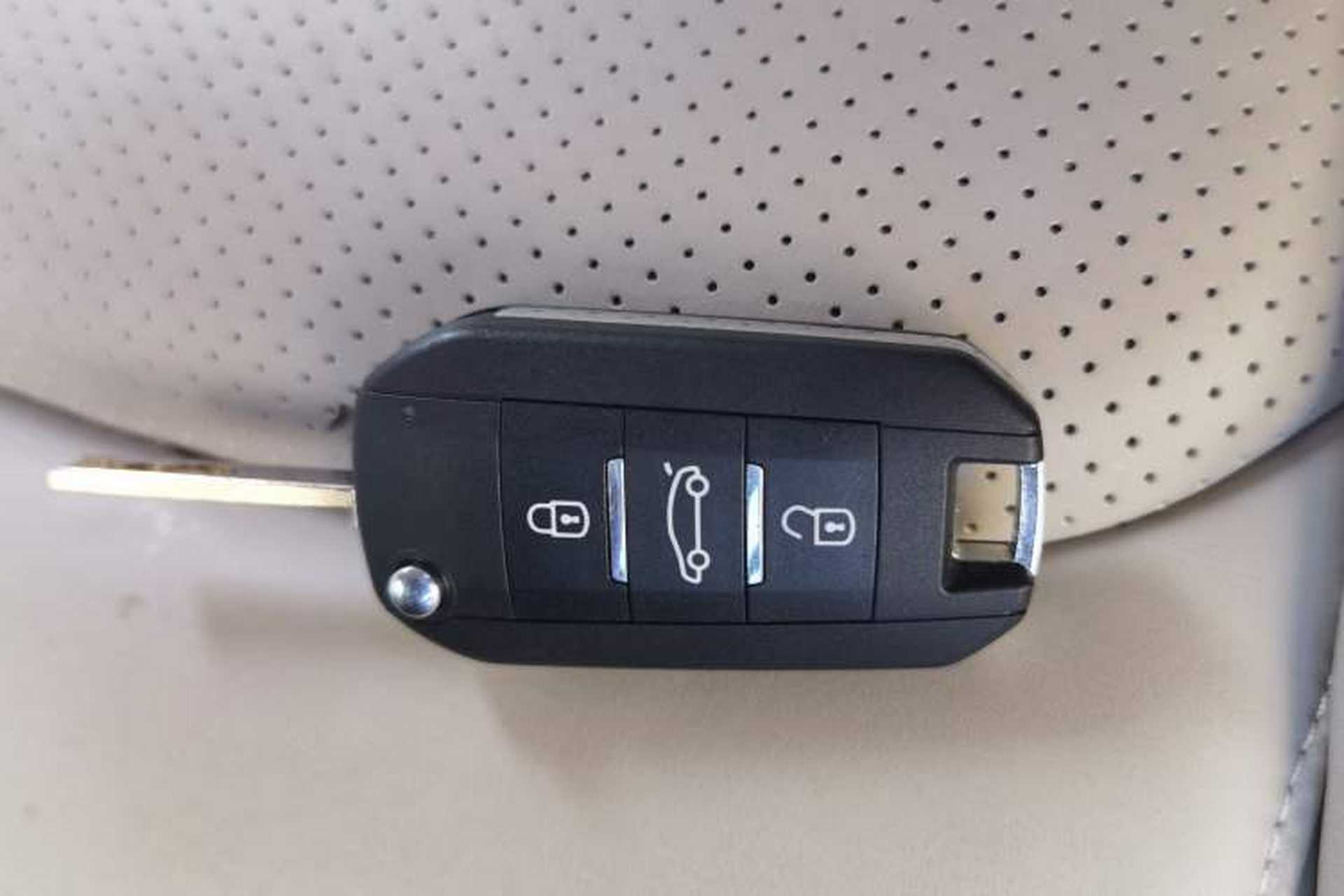 Used SAIC MAXUS G10 2016 2.0T Automatic Elite Edition Vehicle Key