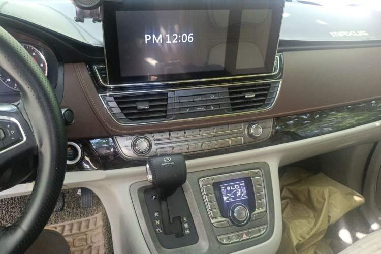 Used SAIC MAXUS G10 2016 1.9T Automatic Luxury Executive Edition Diesel China V Standard Audio And AC Panel