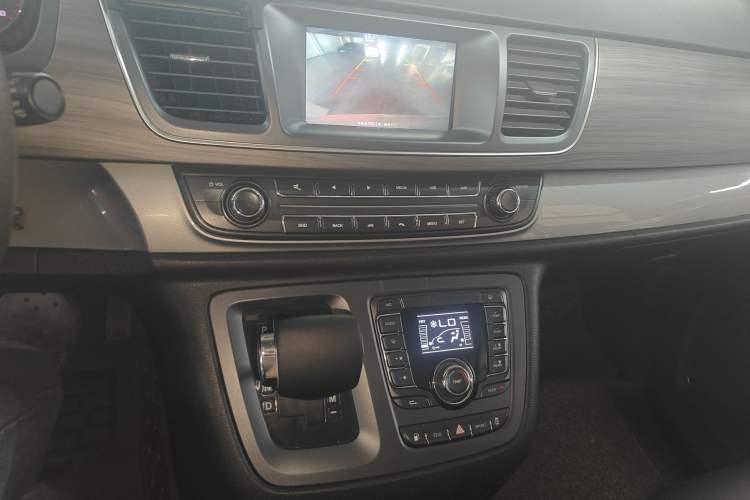 Used SAIC MAXUS G10 2016 2.0T Automatic Elite Edition Audio And AC Panel