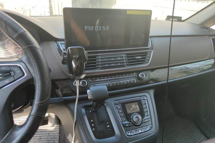 Used SAIC MAXUS G10 2016 2.0T Automatic Luxury Executive Edition Audio And AC Panel