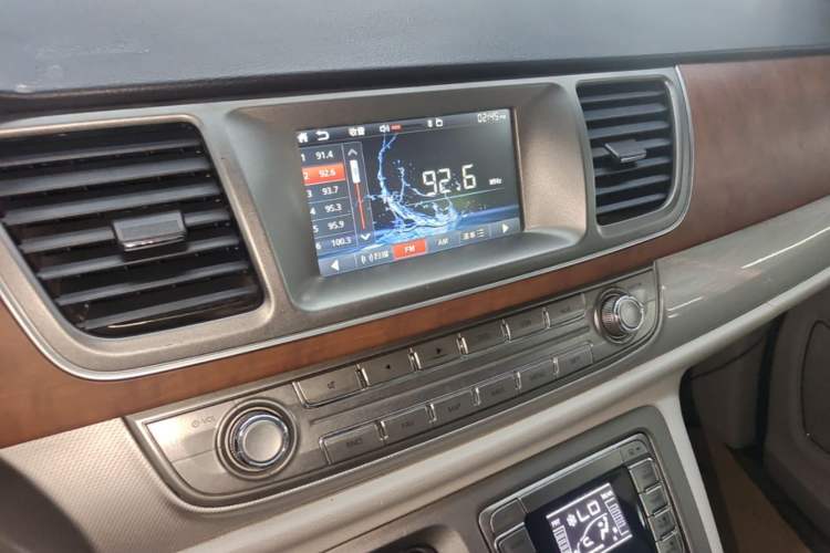 Used SAIC MAXUS G10 2016 2.0T Manual Elite Edition Audio And AC Panel