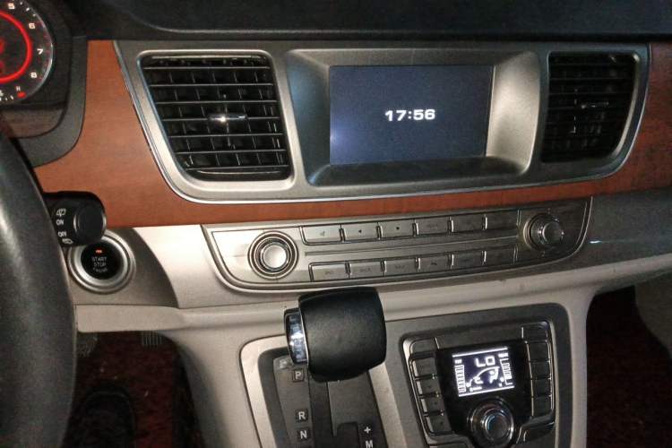 Used SAIC MAXUS G10 2016 2.0T Automatic Executive Edition Audio And AC Panel