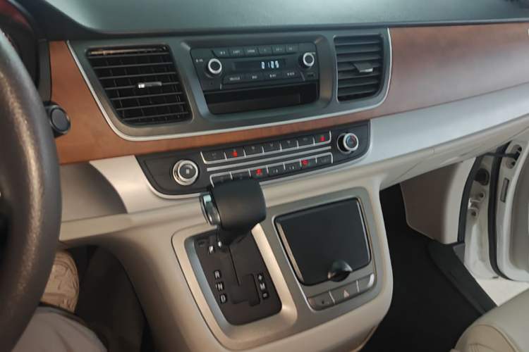 Used SAIC MAXUS G10 2016 2.0T Automatic Elite Edition Audio And AC Panel