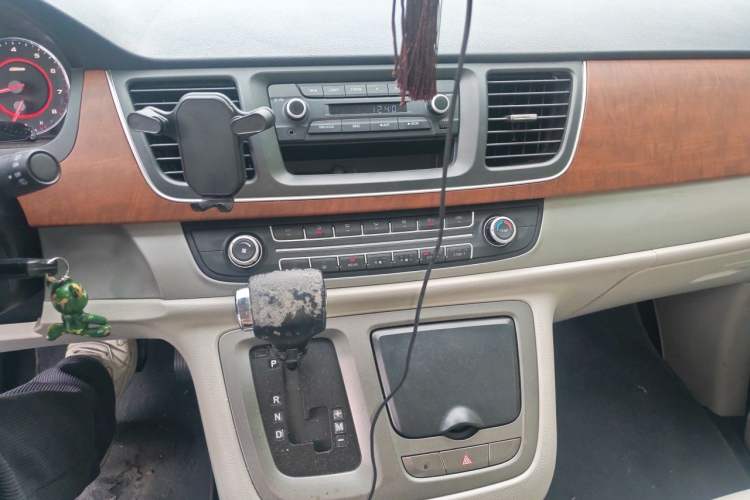 Used SAIC MAXUS G10 2016 2.0T Automatic Elite Edition Audio And AC Panel