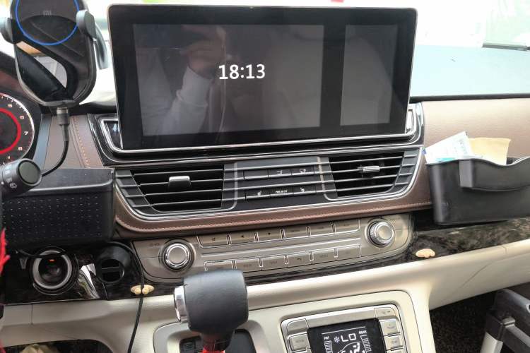 Used SAIC MAXUS G10 2016 2.0T Automatic Luxury Executive Edition Audio And AC Panel