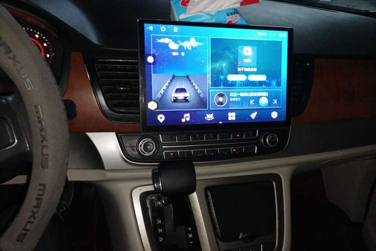 Used SAIC MAXUS G10 2016 2.0T Automatic Luxury Edition Audio And AC Panel