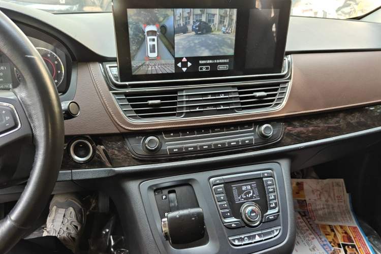 Used SAIC MAXUS G10 2016 2.0T Automatic Luxury Executive Edition Audio And AC Panel