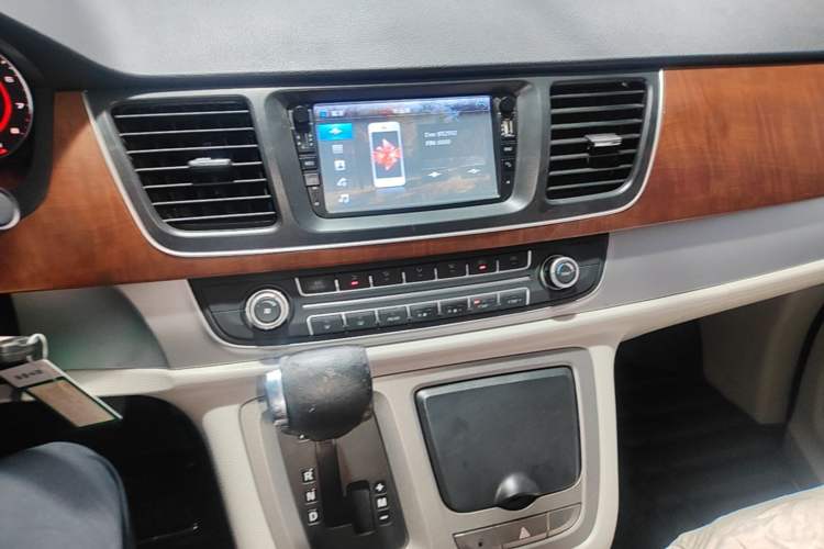 Used SAIC MAXUS G10 2016 2.0T Automatic Elite Edition Audio And AC Panel