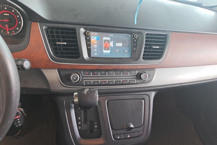 Used SAIC MAXUS G10 2016 2.0T Automatic Fashion Edition Audio And AC Panel