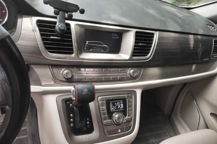 Used SAIC MAXUS G10 2016 1.9T Automatic Luxury Edition Diesel China V Standard Audio And AC Panel