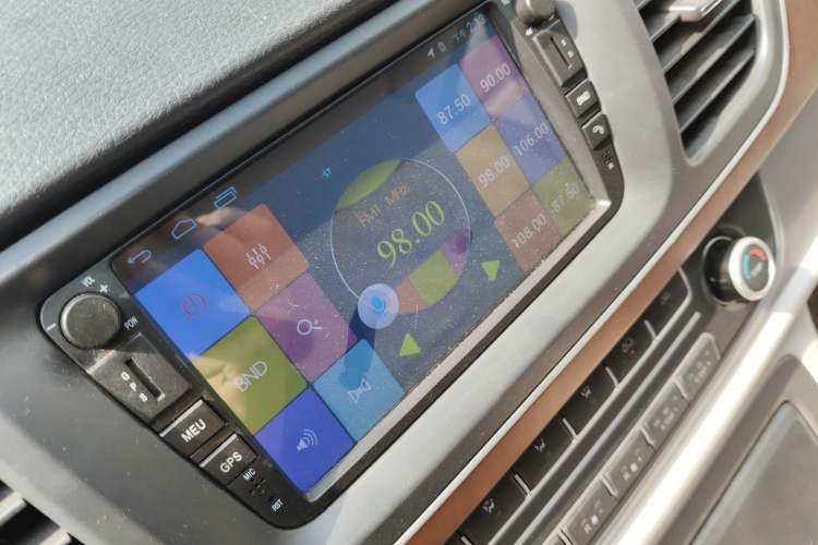 Used SAIC MAXUS G10 2016 2.4L Manual Elite Edition Audio And AC Panel