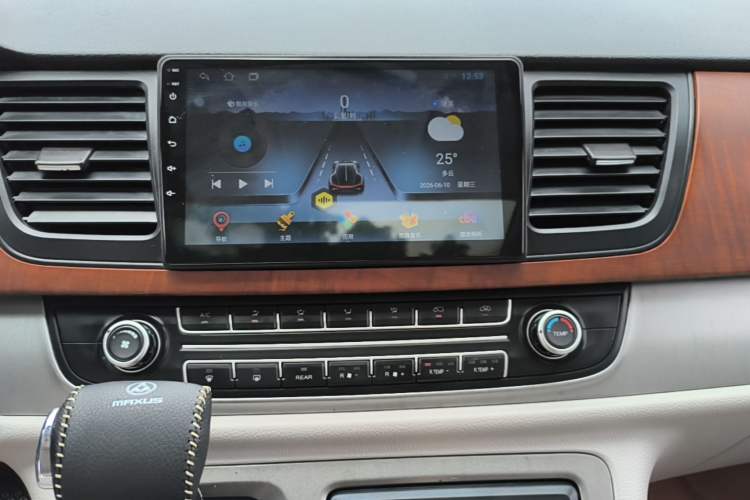 Used SAIC MAXUS G10 2016 1.9T Automatic Luxury Edition Diesel China V Standard Audio And AC Panel