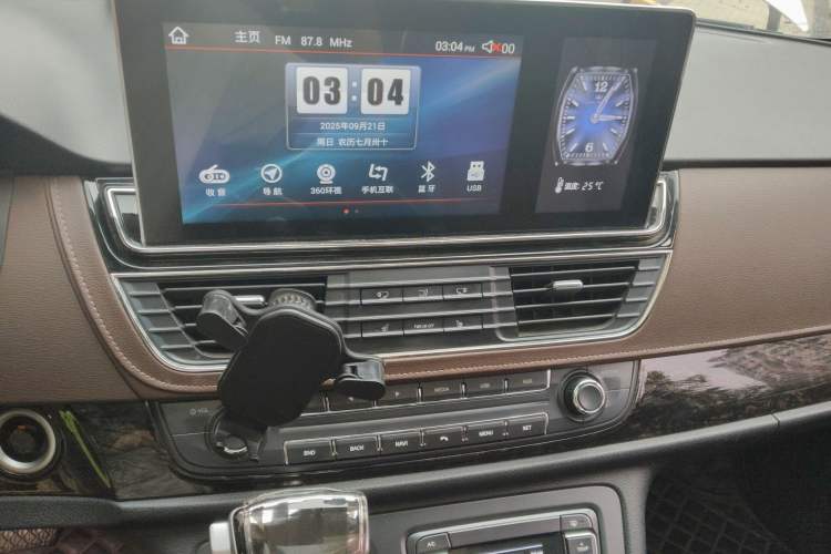 Used SAIC MAXUS G10 2016 2.0T Automatic Flagship Edition Audio And AC Panel