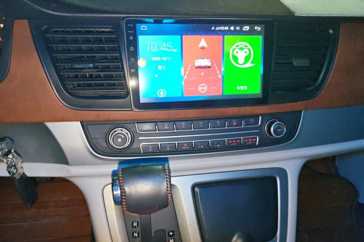 Used SAIC MAXUS G10 2016 2.0T Automatic Luxury Edition Audio And AC Panel