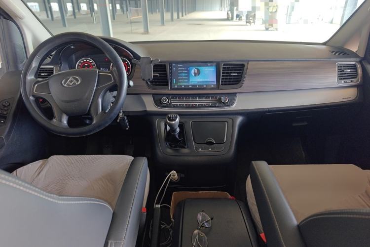 Used SAIC MAXUS G10 2016 1.9T Manual Elite Edition Diesel China V Standard Center Console