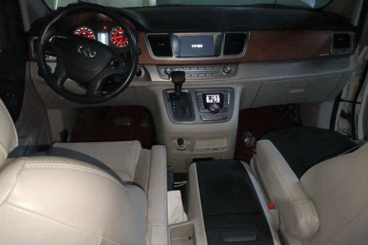 Used SAIC MAXUS G10 2016 2.0T Automatic Executive Edition Center Console